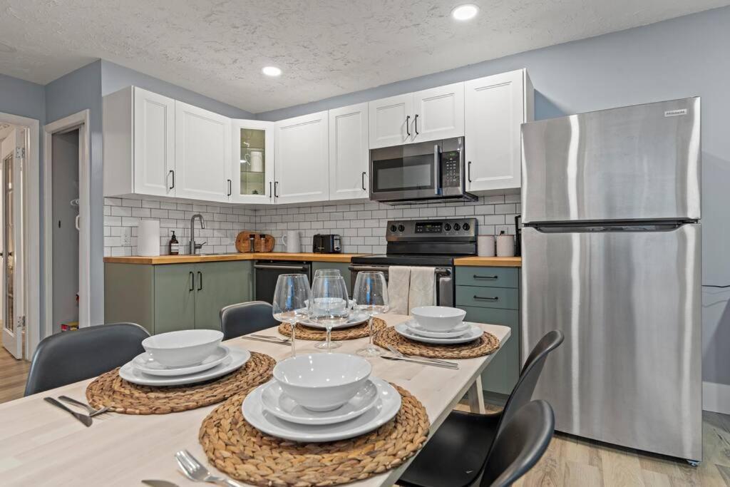 Elegant Boho Retreat - 8 Min To Wem Holiday home Edmonton