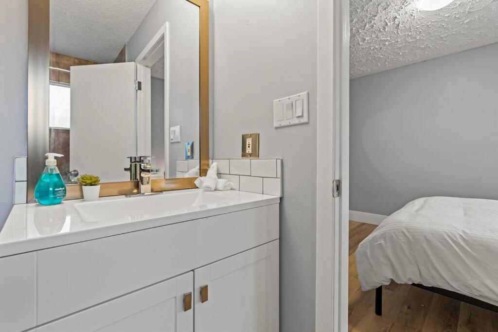 Elegant Boho Retreat - 8 Min To Wem Edmonton