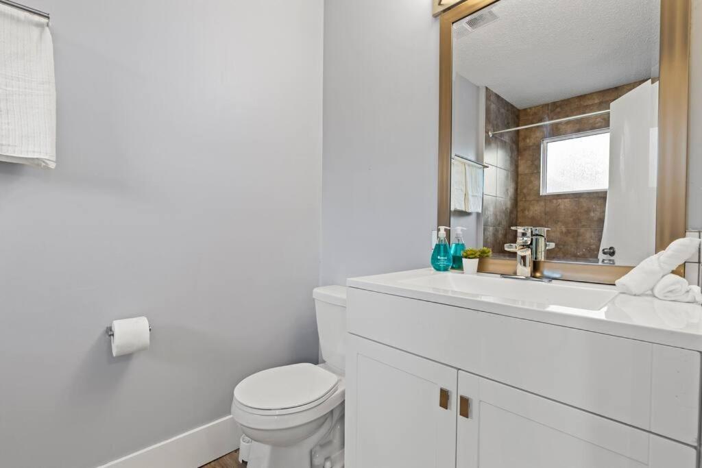 Elegant Boho Retreat - 8 Min To Wem Holiday home Edmonton